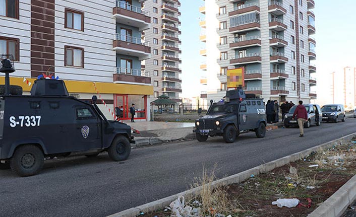 Genç kızın, evinin önünde cesedi bulundu