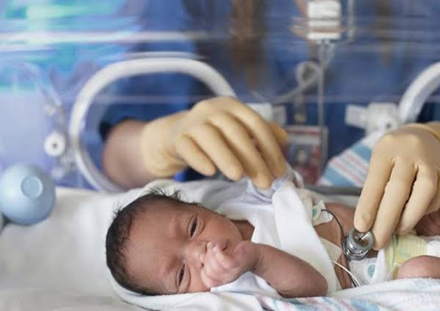 Prematüre bebeklerde göz muayenesine dikkat!