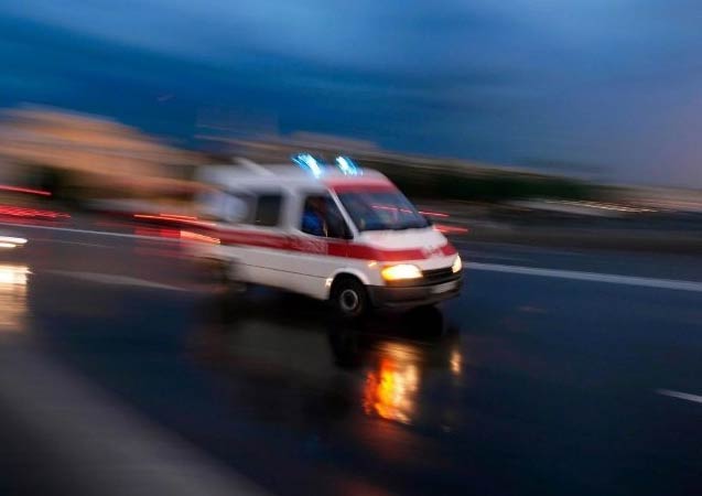 Hafif ticari araçla otomobil çarpıştı: 1 ölü, 3 yaralı