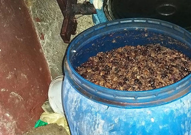 Adana'da bin 290 litre kaçak içki ele geçirildi
