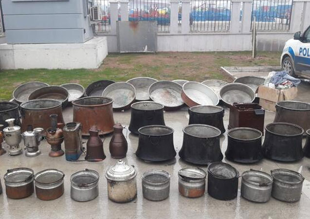 Hırsızlık şüphelileri, çaldıkları eşyalarla yakalandı