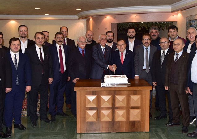 TTSO’da yılın son meclisinde yeni yıl pastası kesildi