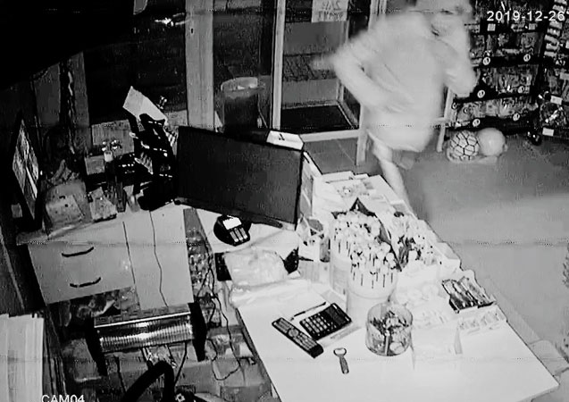 Gediz’de market hırsızları yakalandı