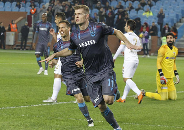 Kral Sörloth golünü yine attı