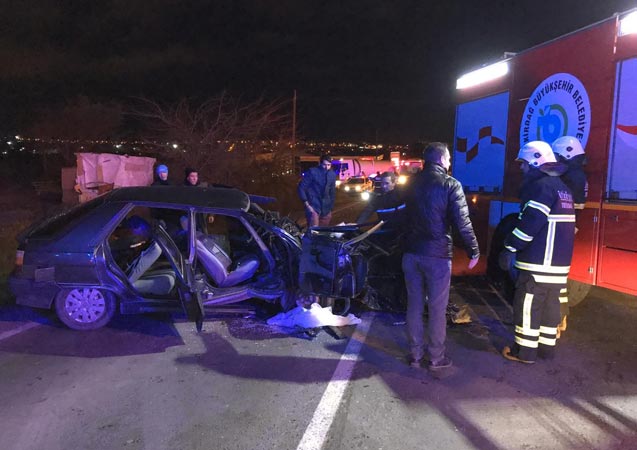 Tır ile otomobil çarpıştı: 6 yaralı