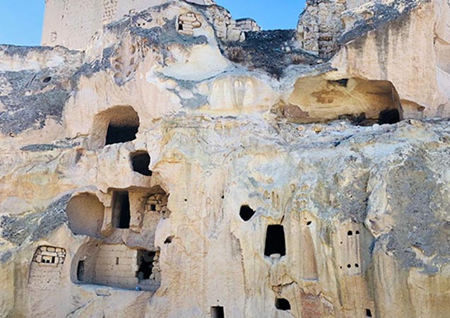 40 odalı mağara ev sahibini bekliyor
