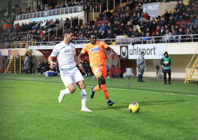 Alanyaspor, uzatmada bulduğu golle Konyaspor’u 2-1 mağlup etti