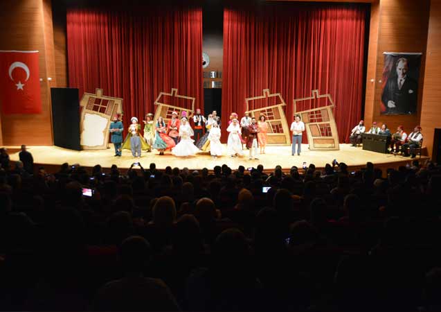 "Akide Şekeri" Kestellilerden büyük beğeni aldı