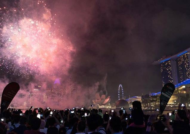 Uzak Doğu’da 2020 Coşkusu: Yeni Yıl Kutlamaları Dünyaya Yayıldı