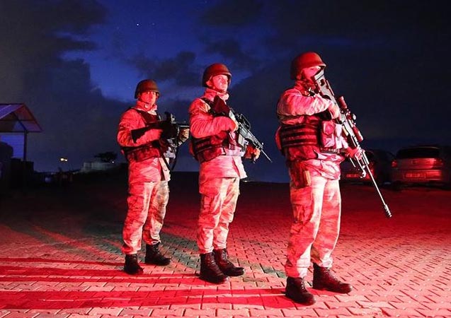 Suriye sınırındaki Mehmetçik yeni yılı nöbette karşıladı