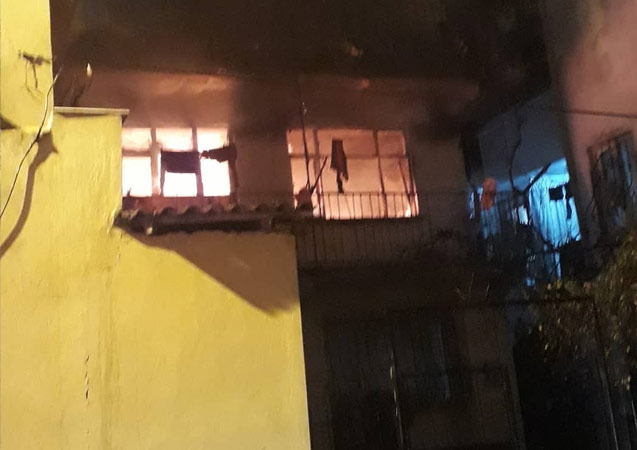 Bursa’da 3 katlı binada yangın: 12 kişi itfaiye tarafından kurtarıldı