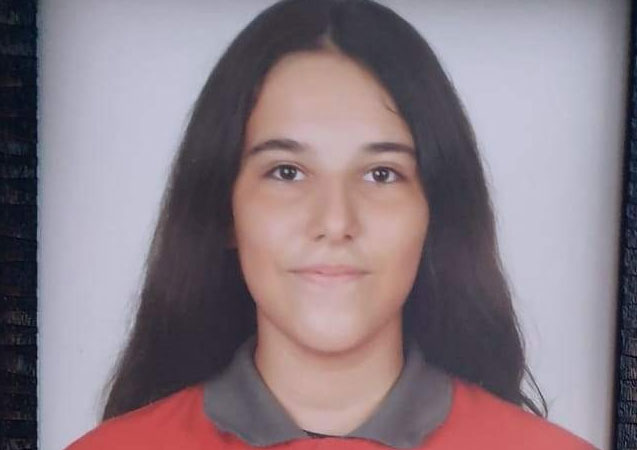 Karın ağrısı şikayetiyle hastaneye götürülen 13 yaşındaki çocuk hayatını kaybetti