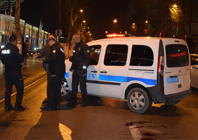 Malatya'da gasp etmek istedikleri şahsı bıçakla yaraladılar