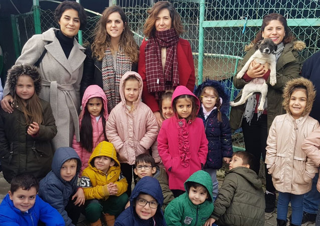 Minikler hem hayvanları tanıma hem de sevme fırsatı buldu