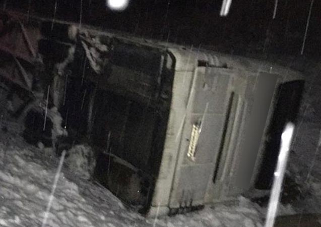 Yolcu otobüsü devrildi: 15 yaralı