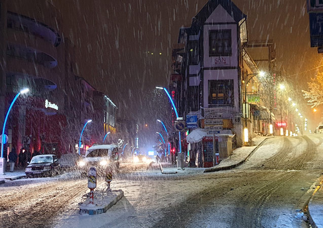 Kar Gümüşhane'yi sokağa döktü
