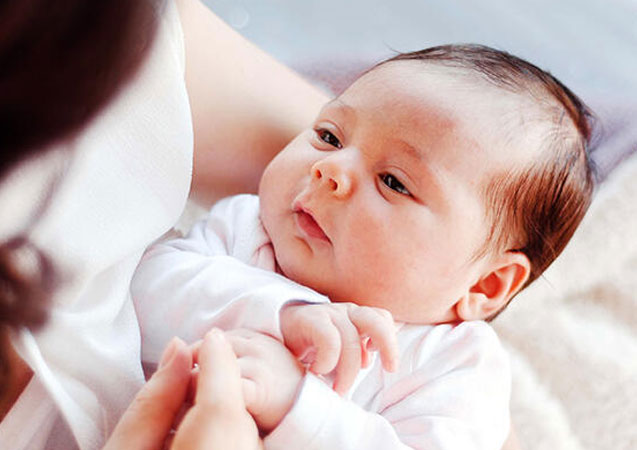 Anne sütü internete düştü: Satıyorlar ama çok tehlikeli