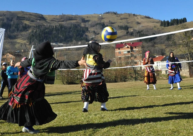 Ağasar elbiseleriyle sporlarını yaptılar