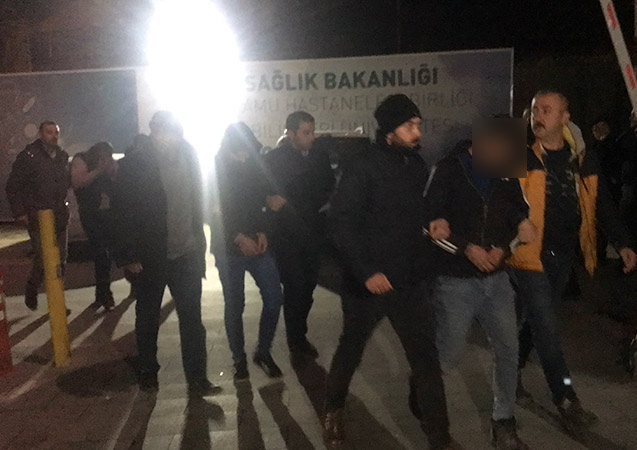 Baba-Oğul akü çalarken yakalandı