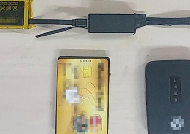 Ehliyet sınavında akılalmaz kopya düzeneği!