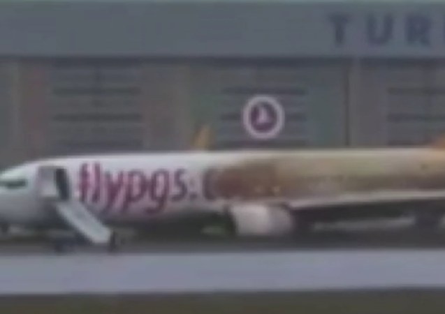 Sabiha Gökçen’de çamura saplanan uçak kaldırıldı