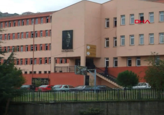 Lisede memur dehşeti!