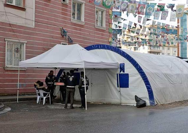 Diyarbakır'da bir aile daha çocuğuna kavuştu