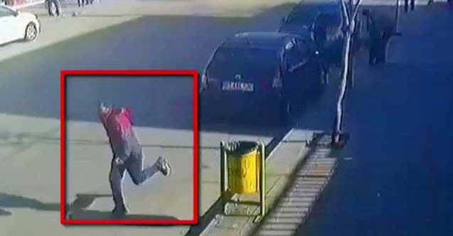 Otomobildeki çocuğun elinden cep telefonunu alıp, kaçtı