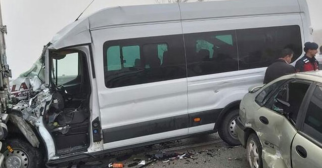 Amasya'da 4 araç birbirine girdi! Çok sayıda yaralı var