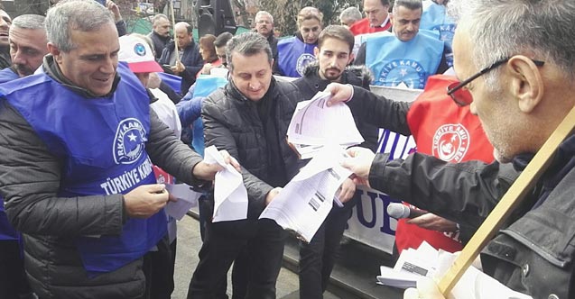 Trabzon’da memurlar bordro yaktı