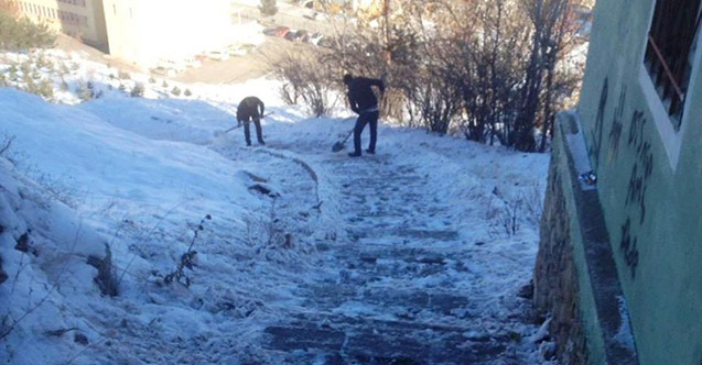 Bayburt'ta buz temizliği