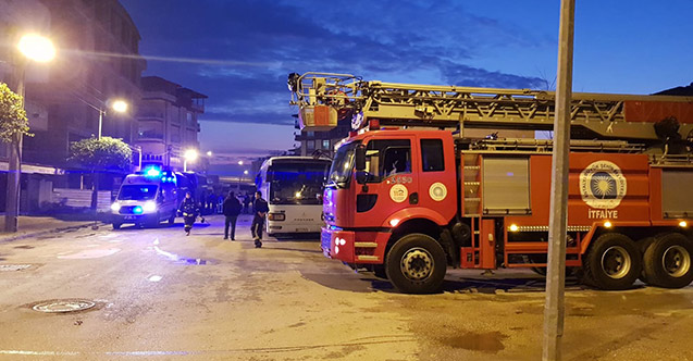 Balkonda yanan mangal itfaiyeyi harekete geçirdi