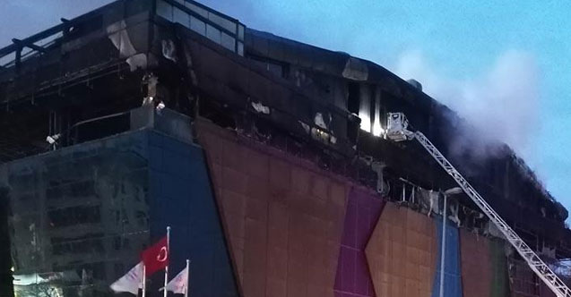 Kocaeli'deki AVM yangınında büyük hasar!