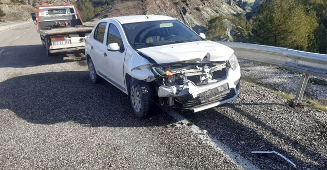 Otomobil bariyerlere çarptı 21 Ocak 2020