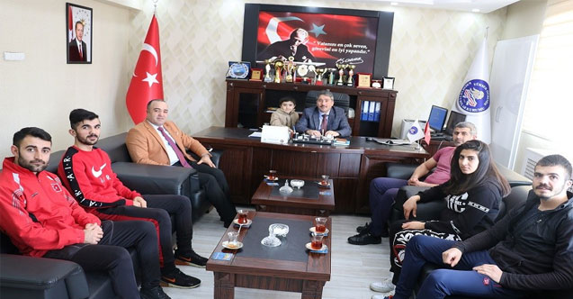 Ağrı’da başarılı sporcular Gençlik ve Spor İl Müdürünü ziyaret etti