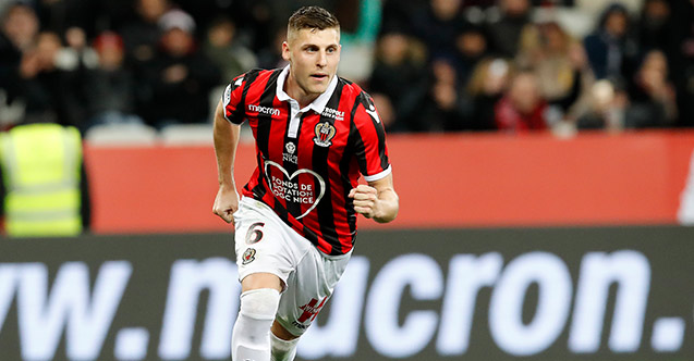 Trabzonspor'un rakibi yeni transfere imzayı attırdı