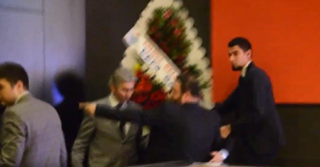 Başkan kürsüde kalp krizi geçirdi