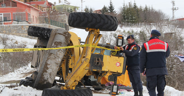 Kontrolden çıkan greyder devrildi
