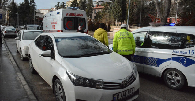 Kamyonet yayaya çarptı; yaya yaralandı