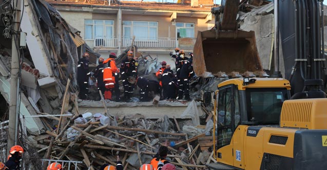 Elazığ'da 13 saat sonra sağ çıkarıldı