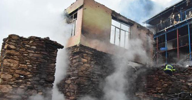 13 ev yandı! Koyunlar telef oldu