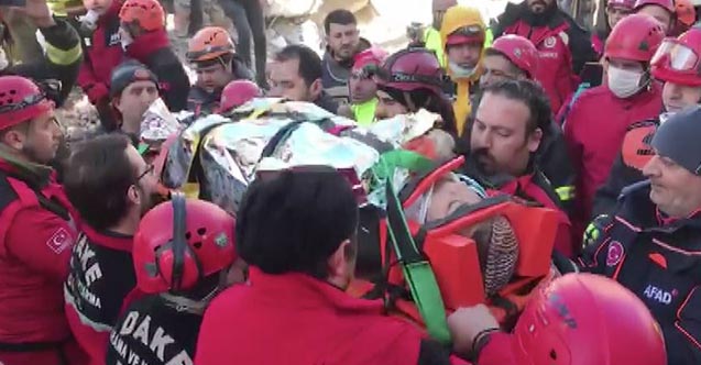 Azize 17 saat sonra enkazdan böyle kurtarıldı