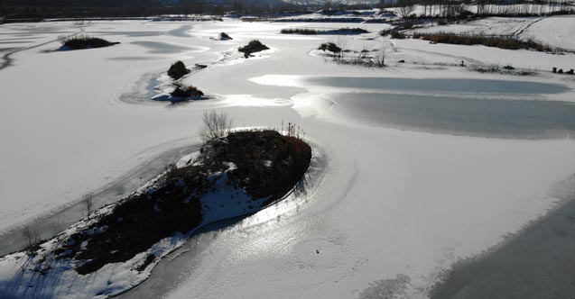 Bayburt'ta göl ve dereler dondu