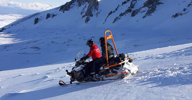Mahsur kalan 2 dağcıyı jandarma kurtardı