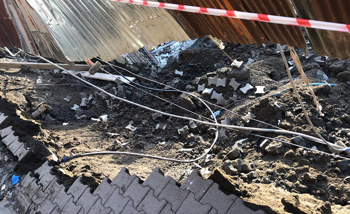 Trabzon’da yol çöktü! Saniyelerle kurtuldu