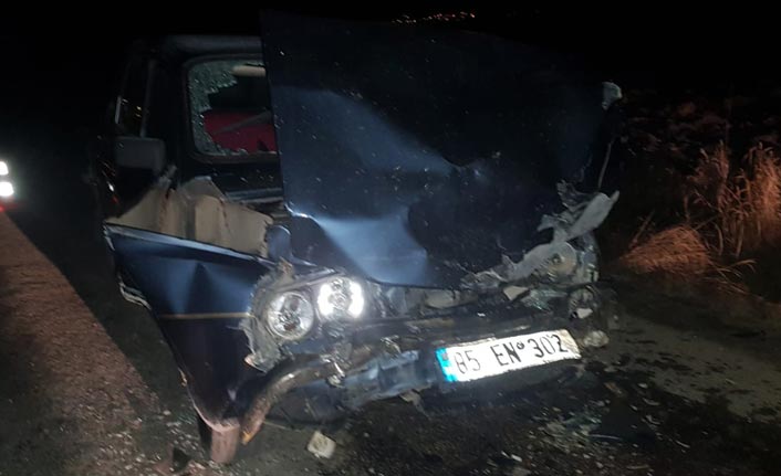 Kamyonetle otomobil çarpıştı: 6 yaralı