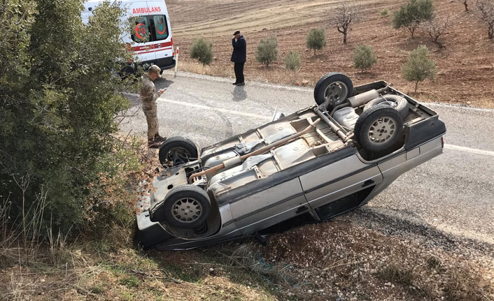 Adıyaman'da otomobil takla attı