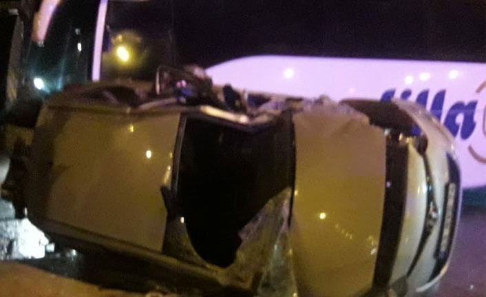 Tarsus’ta otobüs ile otomobil çarpıştı: Bir kişi yaralandı