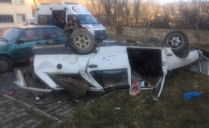 Otomobil 6 metreden sitenin bahçesine düştü