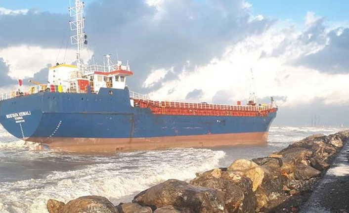 Hatay'da kargo gemisi karaya oturdu! - 31 Ocak 2020